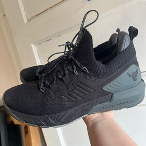 Under Armour Hovr Tribase Men’s size 11 black sneakers